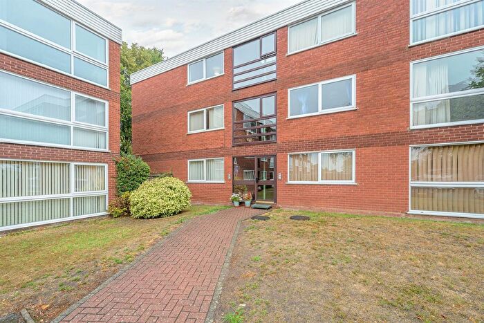 2 Bedroom Flat To Rent In Ingatestone Drive, Stourbridge, DY8