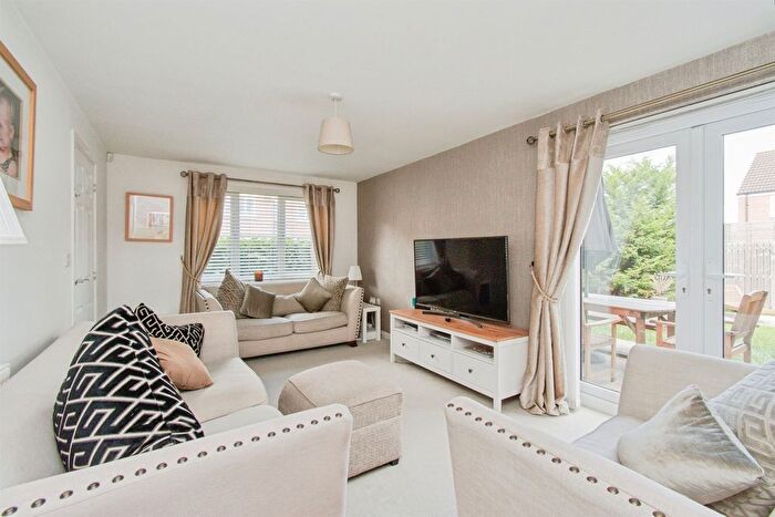 3 Bedroom Detached House For Sale In Sycamore Drive, Castleford, WF10