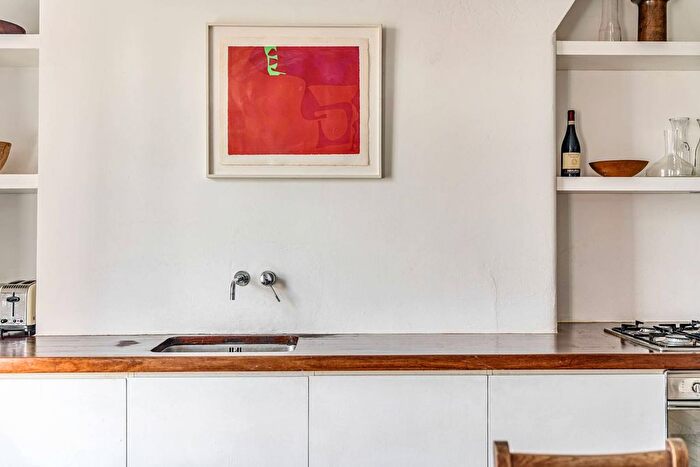 2 Bedroom Flat For Sale In Kenton Street, Bloomsbury, London, WC1N