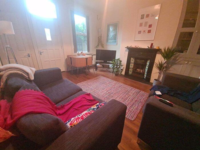 4 Bedroom House To Rent In Broomfield Road, Leeds, LS6