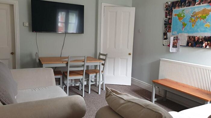4 Bedroom Terraced House To Rent In Extra Large Bed Student House // Jul, LN5