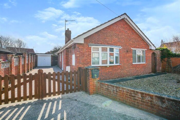 3 Bedroom Detached Bungalow To Rent In Low Cross Street, Crowle, Scunthorpe, DN17
