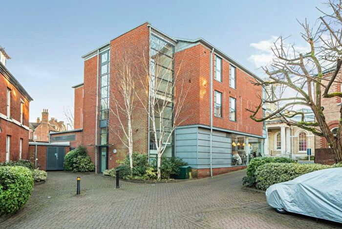 2 Bedroom Flat For Sale In Exchange Square, Winchester, SO23