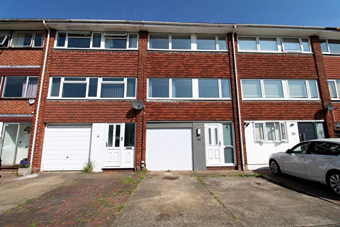 4 Bedroom Terraced House To Rent In Edwards Gardens, Swanley, BR8