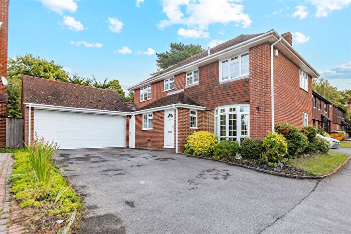 4 Bedroom Detached House For Sale In The Old Yews, New Barn, DA3