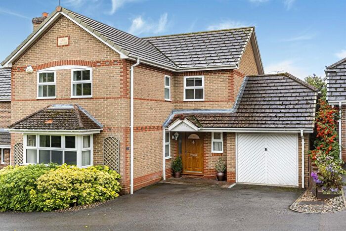 4 Bedroom Detached House For Sale In Glyncastle, Caversham Heights, Reading, RG4