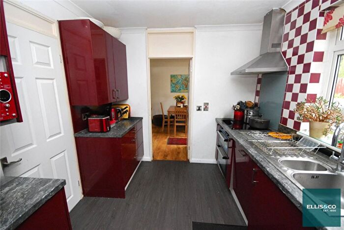 3 Bedroom Semi-detached House For Sale In Prayle Grove, Cricklewood, NW2