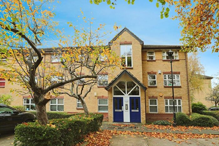 2 Bedroom Flat To Rent In Monmouth Close, Chiswick, W4