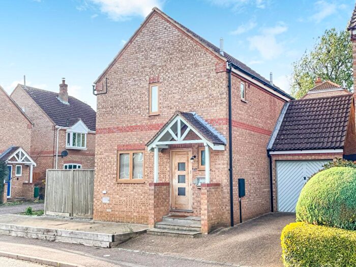 3 Bedroom Detached House For Sale In Gable Thorne, Wavendon Gate, Milton Keynes, MK7