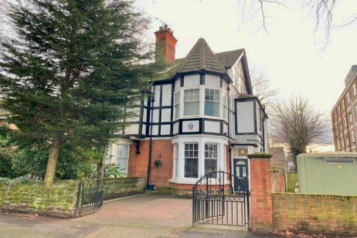 5 Bedroom Semi-Detached House To Rent In Tavistock Drive, Nottingham, NG3