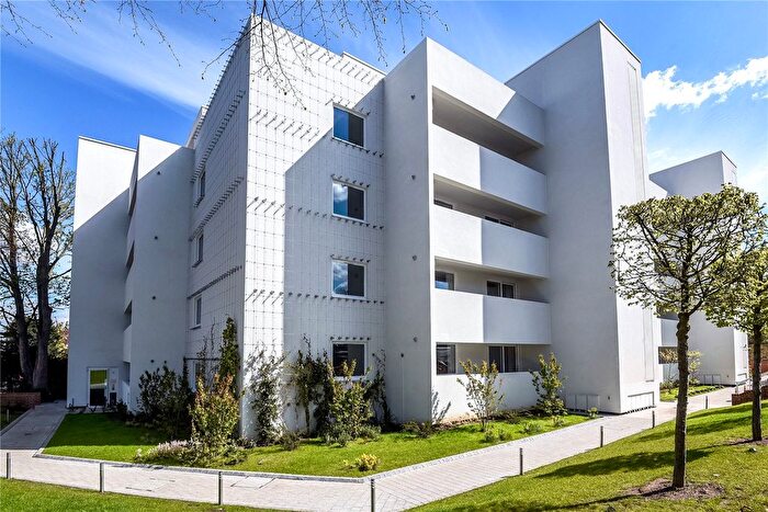 2 Bedroom Flat For Sale In Carlton Drive, Putney, London, SW15