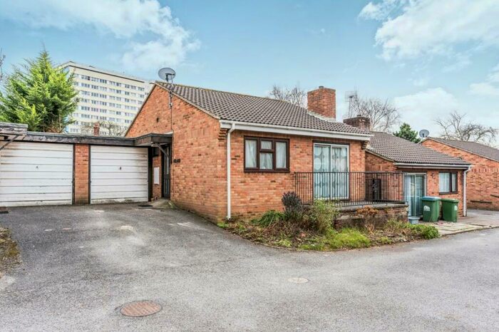 2 Bedroom Bungalow To Rent In Duncan Close, Weston, Southampton, SO19