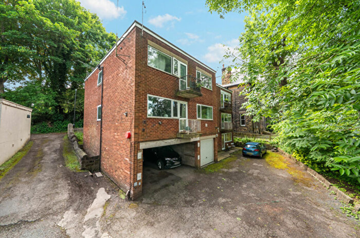2 Bedroom Flat For Sale In Hollin Court, Hollin Lane, Weetwood, Leeds, LS16
