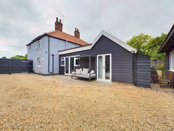 3 Bedroom Semi-Detached House For Sale In Diss Road, Wattisfield, IP22