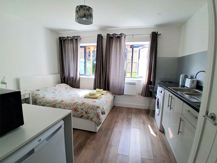 1 Bedroom Property To Rent In Derwent Avenue, Headington, Oxford, Oxfordshire, OX3