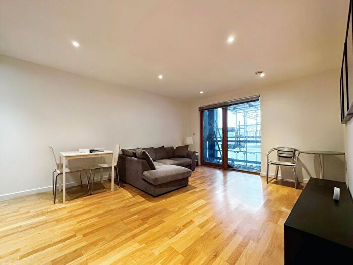 1 Bedroom Flat To Rent In Gateway East, Marsh Lane, Leeds, LS9