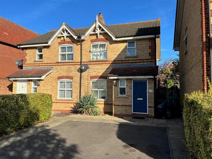 3 Bedroom Semi-Detached House To Rent In Keeble Way, Braintree, CM7