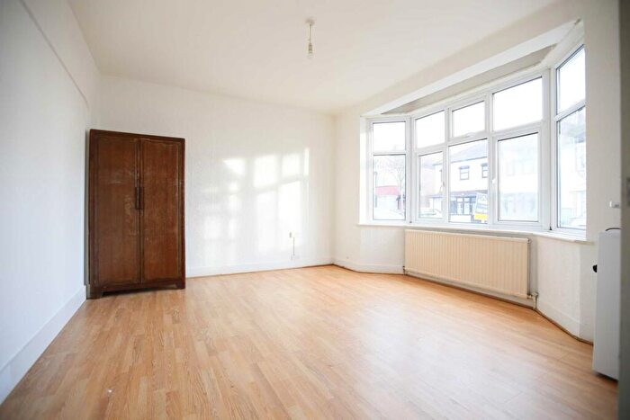 3 Bedroom Terraced House To Rent In Charter Avenue, Ilford, IG2