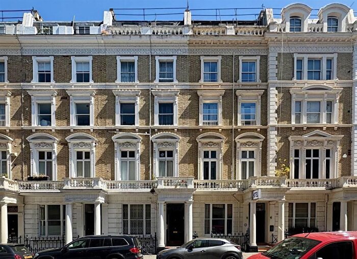 Studio To Rent In Clanricarde Gardens, London, W2