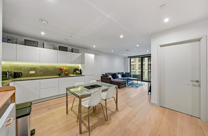 2 Bedroom Flat For Sale In Clipper Street, London, E16