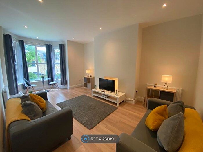 2 Bedroom Flat To Rent In Moorland Hall, Leeds, LS3