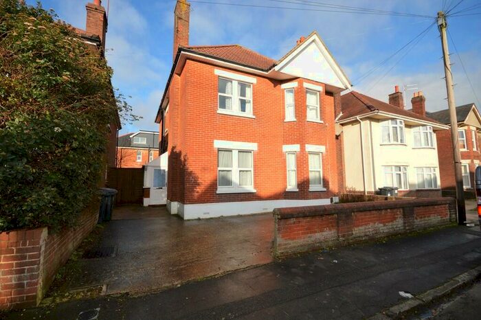 6 Bedroom Detached House To Rent In Gerald Road, Bournemouth, Dorset, BH3