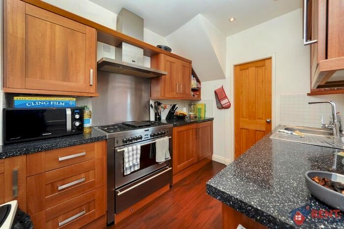 2 Bedroom Flat To Rent In Rodsley Avenue, Gateshead, NE8