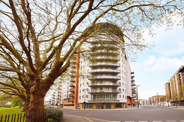 2 Bedroom Flat To Rent In Orchard Place, Southampton, SO14