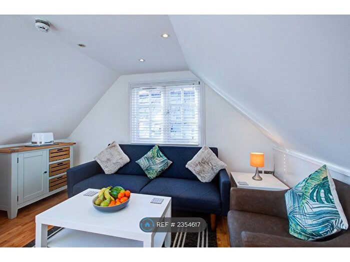 1 Bedroom Flat To Rent In High Street, Brentwood, CM14