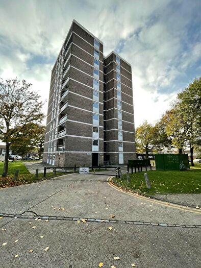 1 Bedroom Flat For Sale In Larchwood House, Baywood Square, Chigwell, Essex, IG7