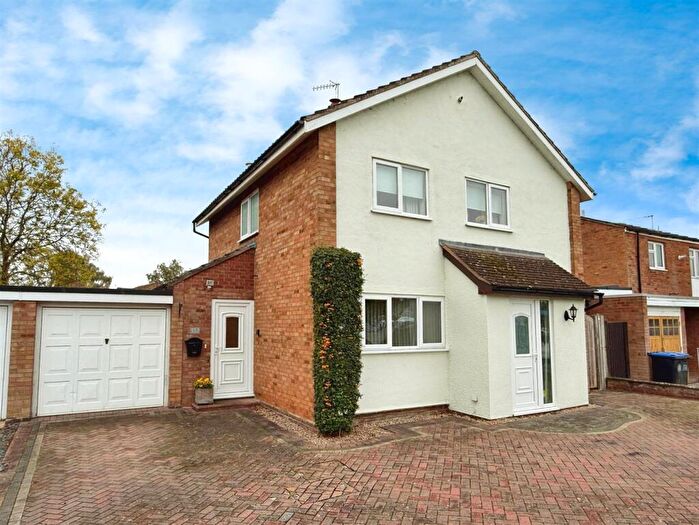 3 Bedroom Detached House For Sale In Masons Road, Stratford-upon-Avon, CV37