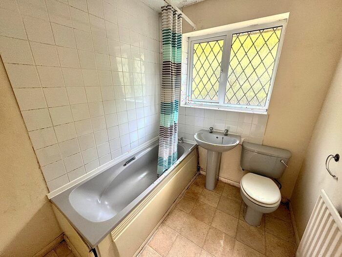 2 Bedroom SemiDetached House To Rent In Shayler Grove, Wolverhampton, WV2