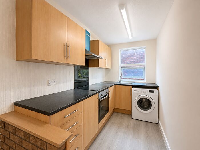 2 Bedroom Flat To Rent In Downs Road, Luton, LU1