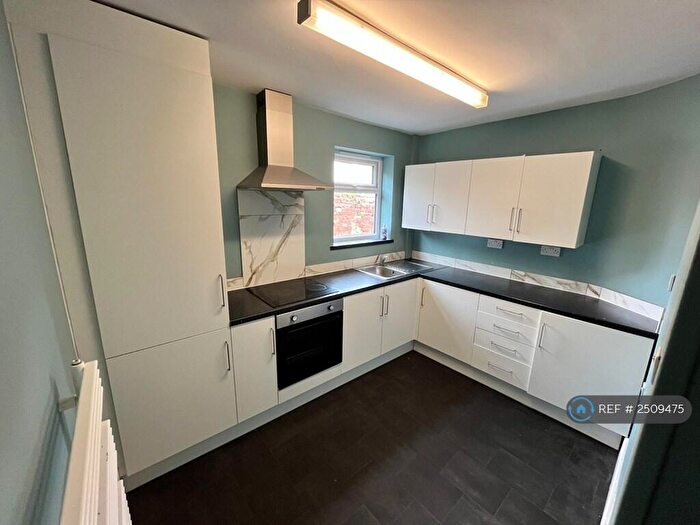 2 Bedroom End Of Terrace House To Rent In Peacock Avenue, Salford, M6