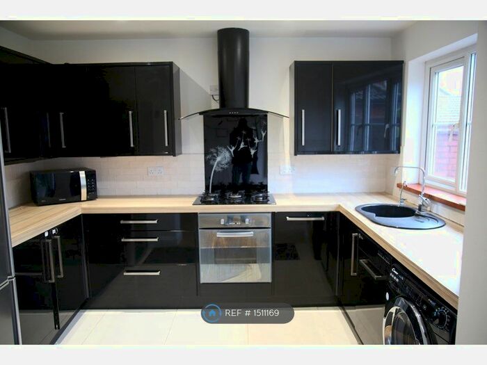 4 Bedroom Semi-Detached House To Rent In Quartz Close, Wokingham, RG41