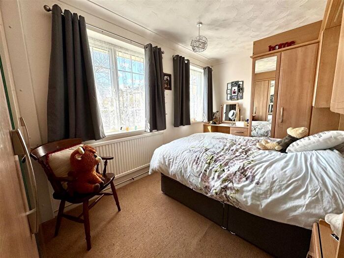 2 Bedroom Semi-detached Bungalow For Sale In Oxford Drive, Woodbridge, IP12