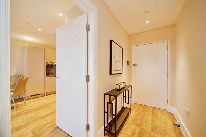 1 Bedroom Apartment For Sale In Stanborough Gardens, Hoddesdon, EN11