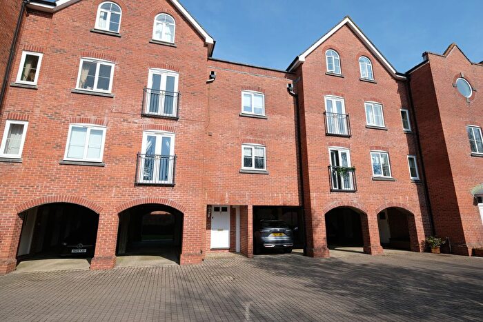 2 Bedroom Town House For Sale In Portside Close, Marchwood, SO40