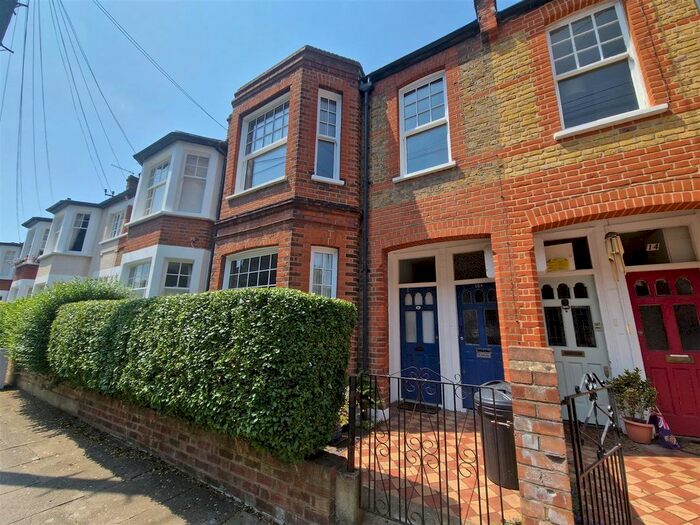 3 Bedroom Flat To Rent In Bangalore Street, London, SW15