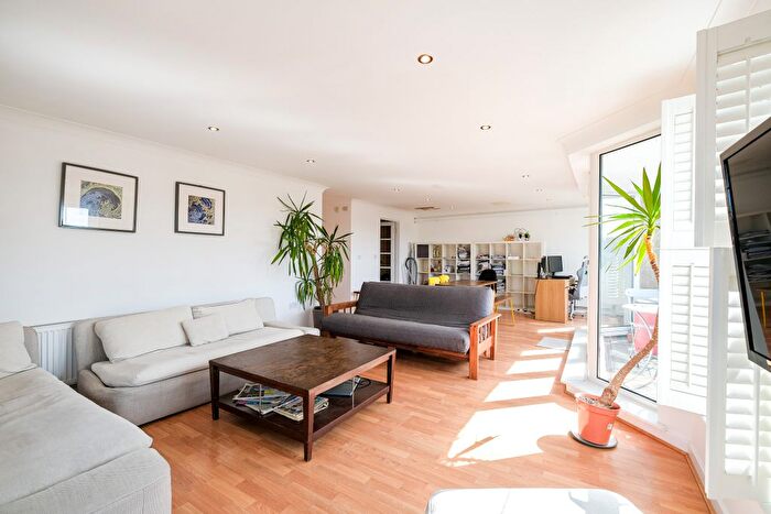 2 Bedroom Flat For Sale In Foundry Place, Whitechapel, E1
