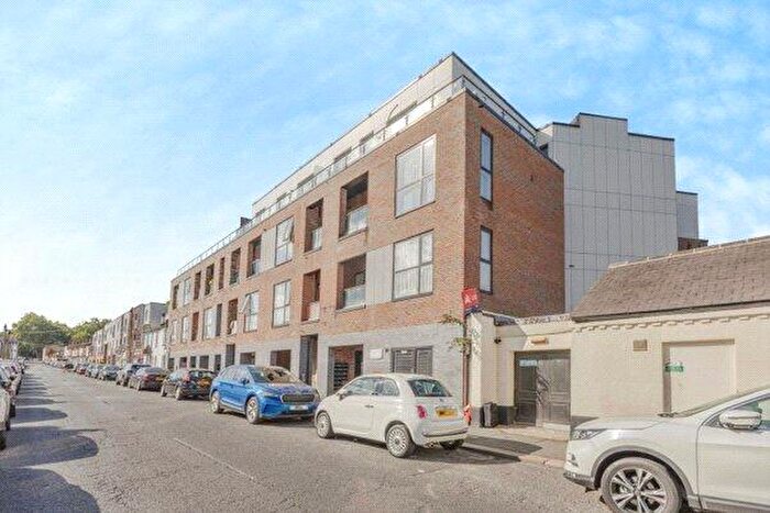 2 Bedroom Flat For Sale In Sanderstead Road, South Croydon, CR2