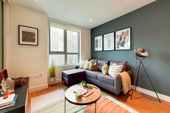2 Bedroom Apartment To Rent In Green Street, London, NW10
