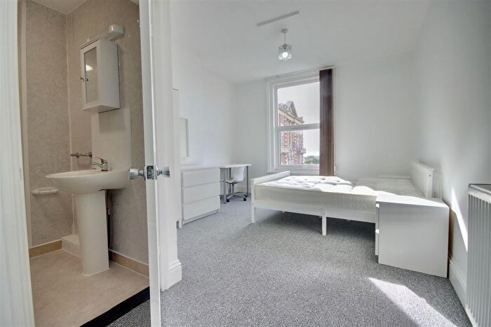 1 Bedroom Flat To Rent In Sandringham Apartments, Osborne Road, Southsea, PO5