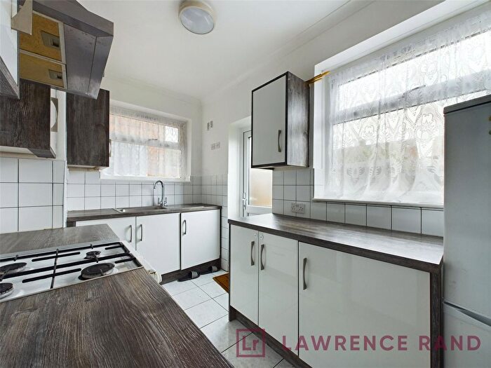 2 Bedroom Flat To Rent In Bury Avenue, Hayes, Middlesex, UB4