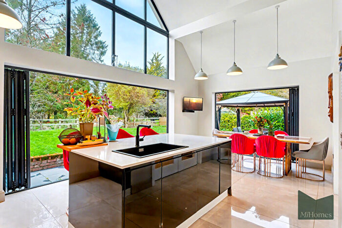 4 Bedroom Detached House For Sale In Tylers Road, Roydon, CM19