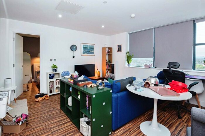 1 Bedroom Apartment For Sale In Chester Road, Old Trafford, Manchester, M16