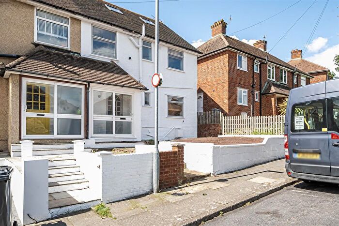 5 Bedroom Semi-Detached House For Sale In Drove Crescent, Portslade, BN41