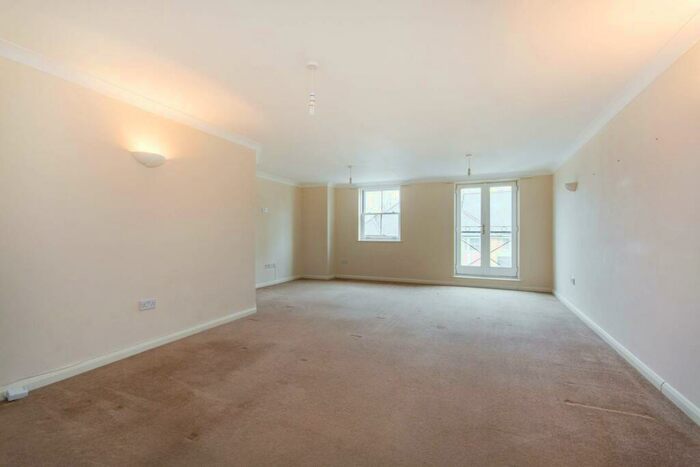 2 Bedroom Flat To Rent In Barry Road, East Dulwich, SE22