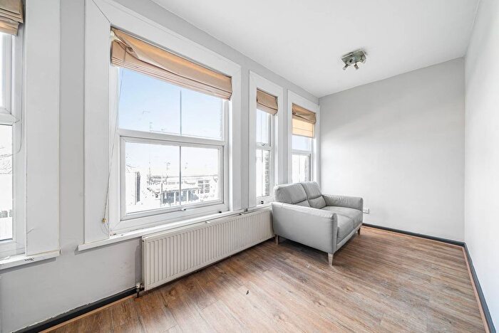 2 Bedroom Flat To Rent In Lavender Hill, Clapham Junction, London, SW11