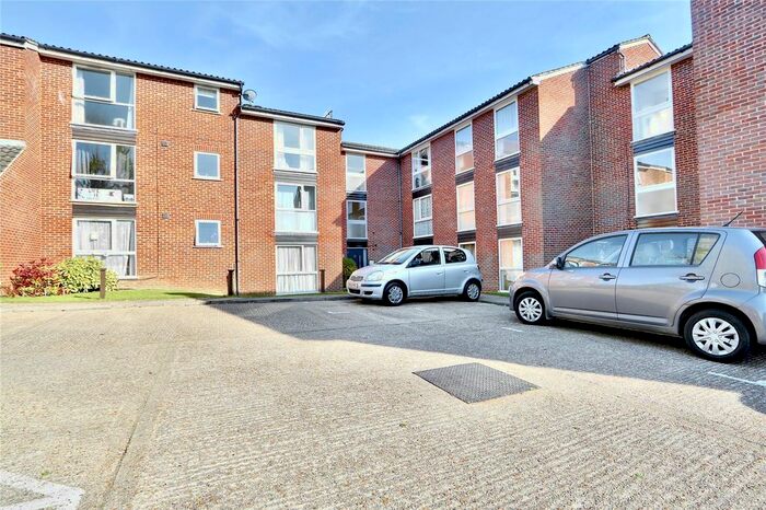 1 Bedroom Flat To Rent In Aylsham Drive, Ickenahm, UB10